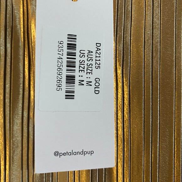 Elegant Gold Dress - Picture 4 of 9